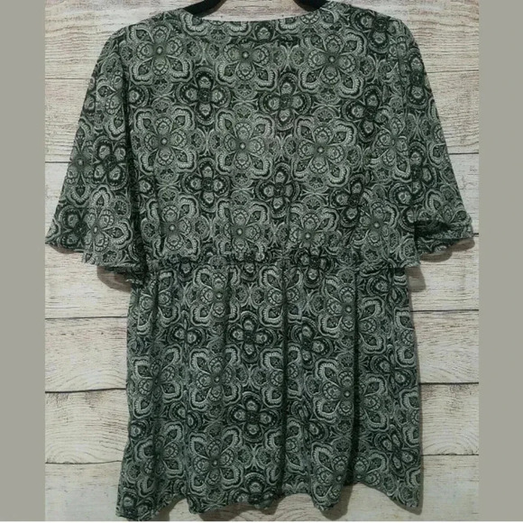 Torrid Women's Geometric Paisley Flowy Blouse - Picture 2 of 4